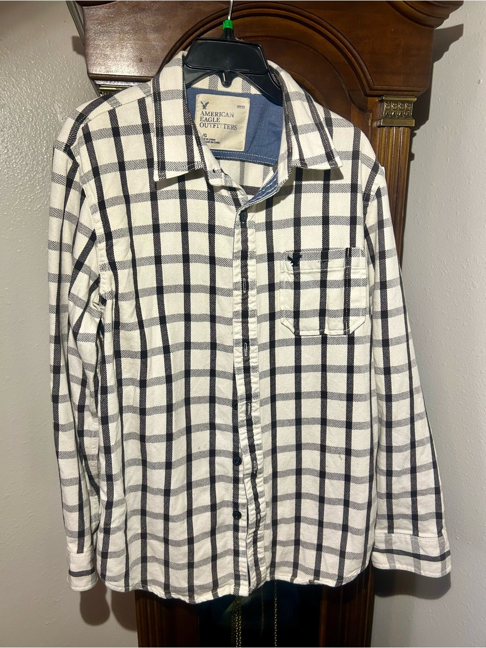Old Navy White and Black Plaid Button-Down Shirt Large